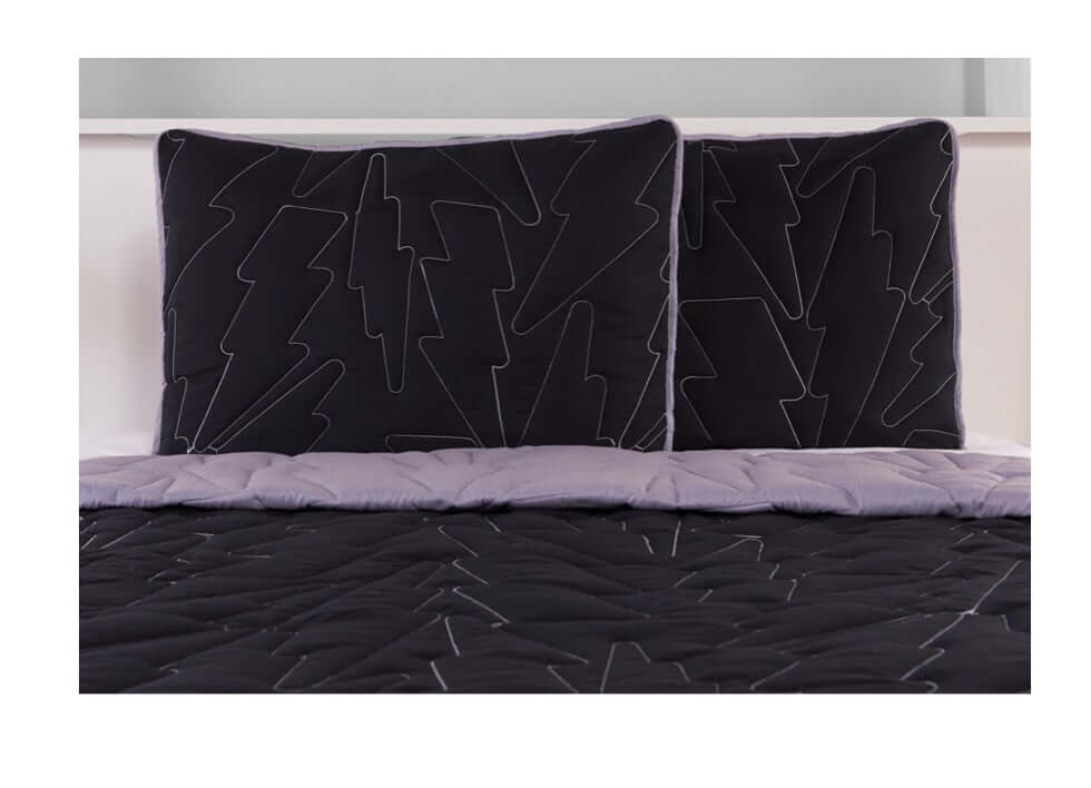 Kids Black/Lavender Lightning Bolts Reversible Quilt Set w/ Sham by Nikki