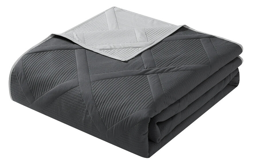 Mainstays Grey Diamond Reversible Quilt – Textured Microfiber, Lightweight & Machine Washable, King by Mainstays