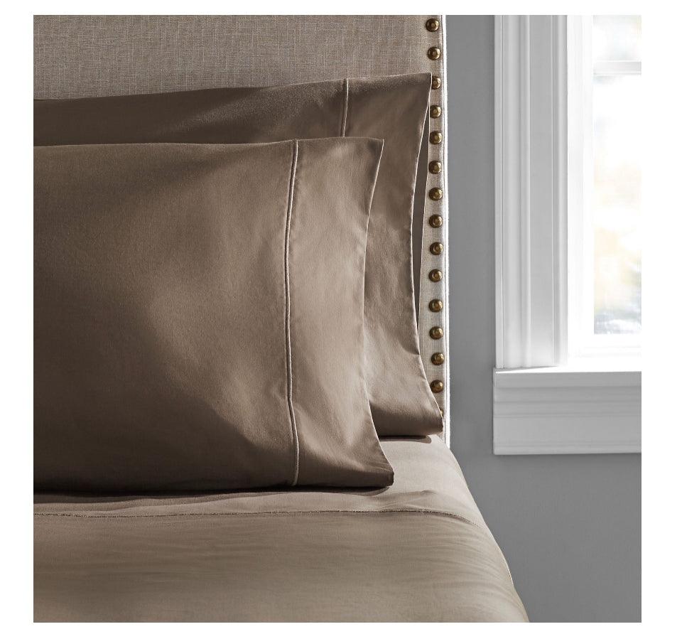 Hotel Style 600 Thread Count 100% Luxury Cotton Pillowcases, King, Manatee Grey, 1-Pair by Nikki